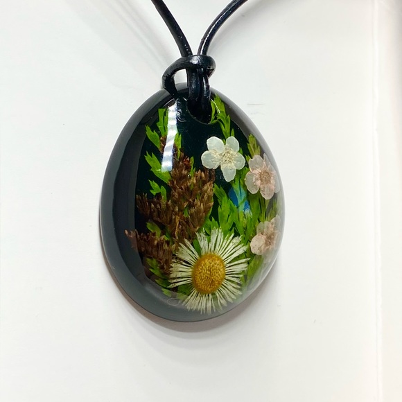 NWT Zara Dry Flowers in Glass Statement Necklace - Picture 8 of 11